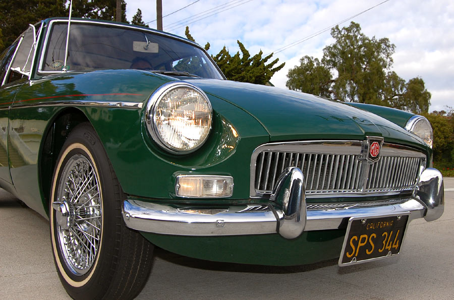 1966 MGB GT frontdetail