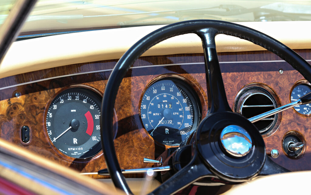 Rolls Royce Phantom VI dashboard